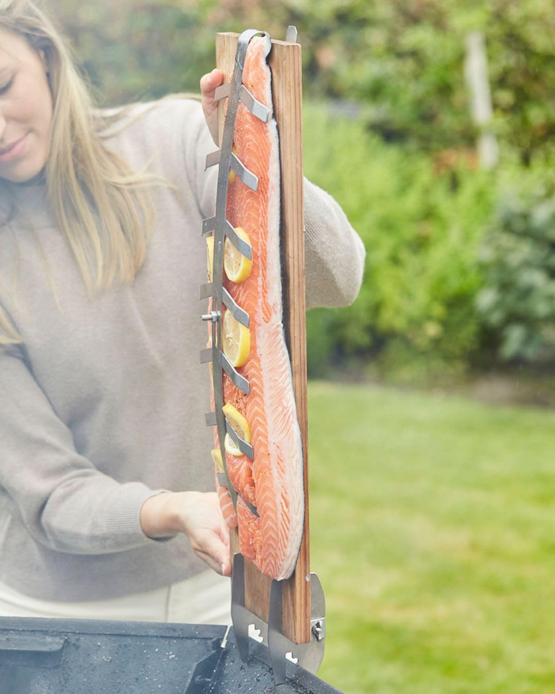 Barbecook Planche à Fumer – Accessoire Barbecue pour Un goût fumé Subtil sur Le Grill et Le Barbecue, 64x15.8x4cm