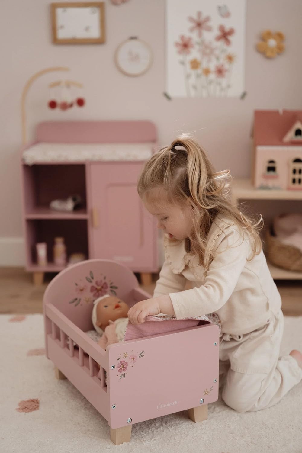 Little Dutch Cama para muñecas Cama para muñecas bebé Muñecas Madera rosa con flor - rosa