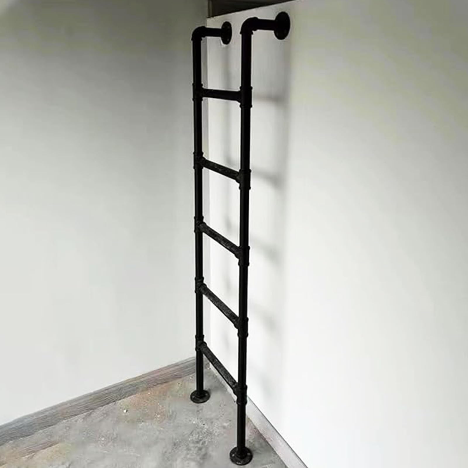 Échelle de sous-sol en fer forgé avec fixation murale ultra stable