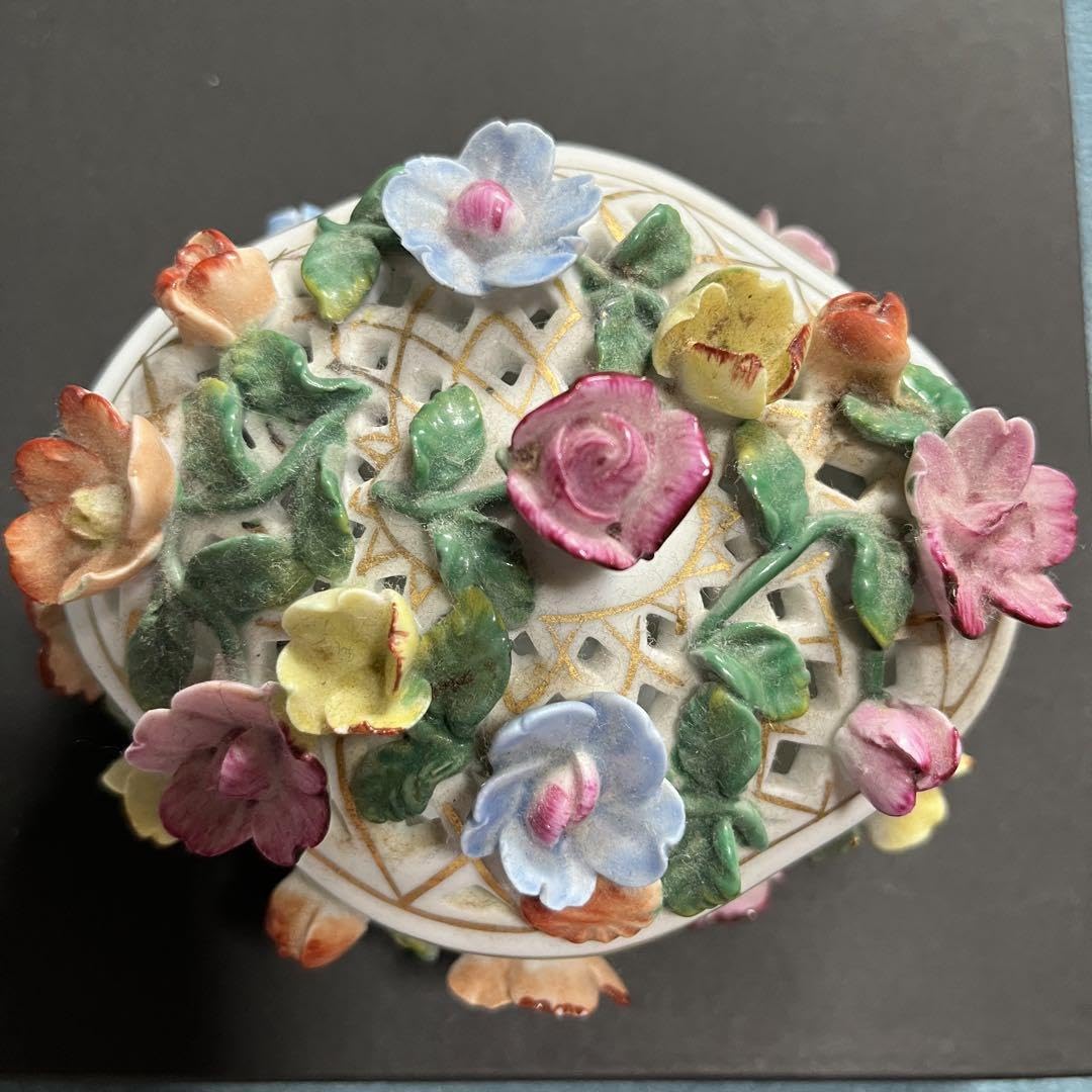 ロイヤルポーセリン Porcelain  透かしボンボン入れ ロイヤルポーセリンRoyal Porcelain 透かしボンボン入れ