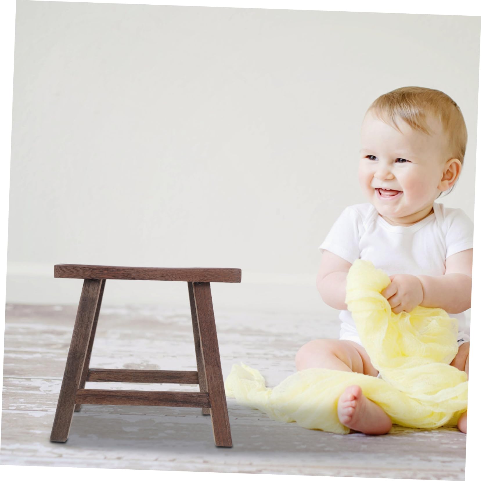 BESTonZON Taburete Pequeño de Madera Maciza para Niños Diseño Único de Madera de Tono Natural, Ligero y Versátil para Uso en Cocina y Sala, Asiento Cómodo y Resistente