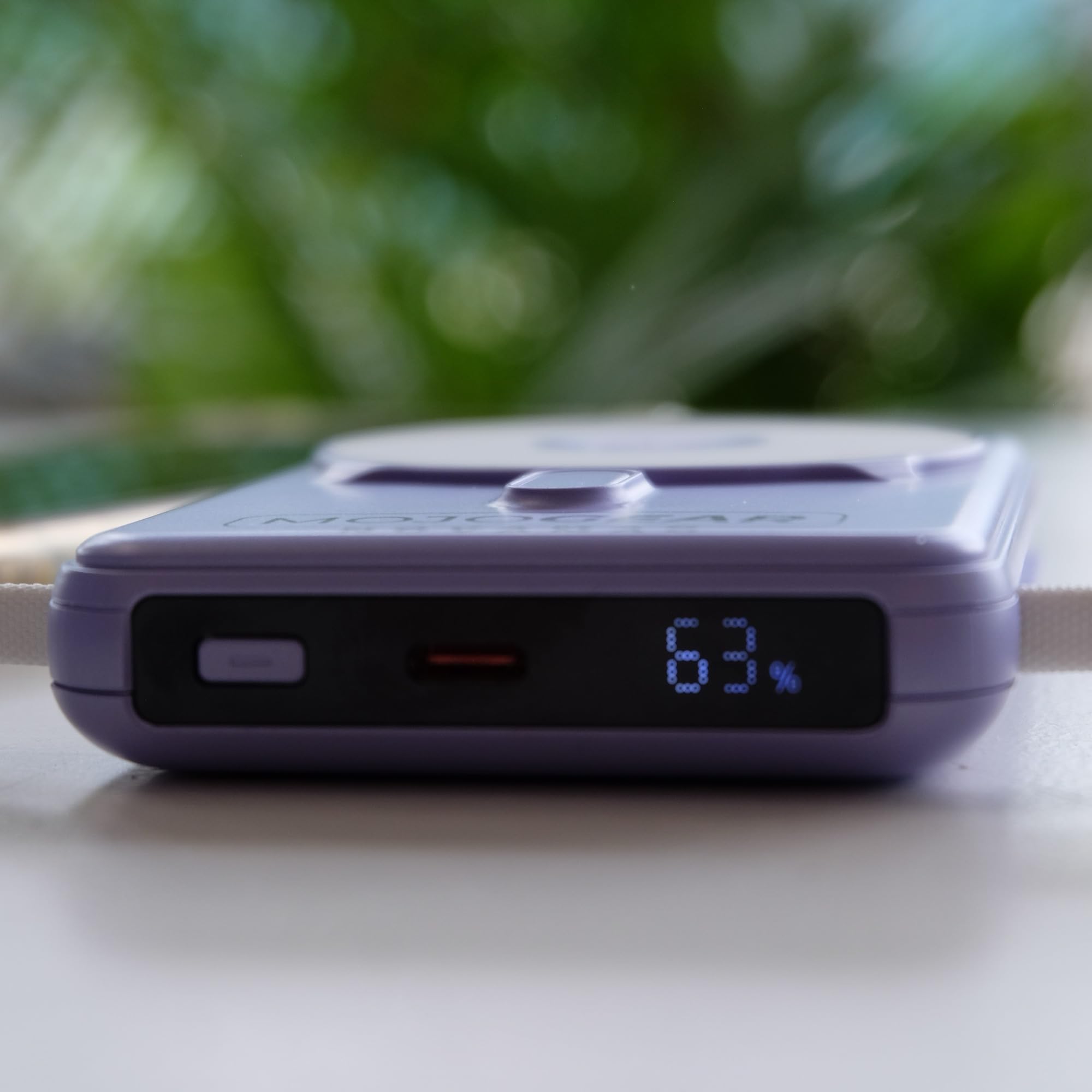 MOJOGEAR NovaMag All-in-1 Power Bank 10.000mAh - Wireless Qi2 Super Fast Charge - Cavo USB-C e Lightning integrato - Compatibile con iPhone e Samsung - Mag Safe Powerbank - Luce LED - Viola
