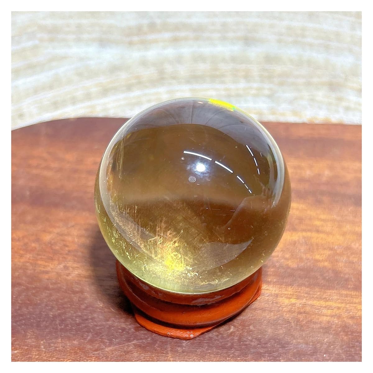 Esfera de citrino natural en tu salón para crear un ambiente armonioso
