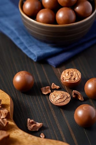 Miniatura 8 de GiftTree Cesta de regalo gourmet As Good As Gold, con trufas decadentes, delicias de chocolate, obleas de limón y delicias más exquisitas