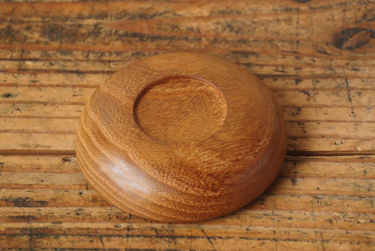 Amazon.co.jp: 祥桑軒川本光春作桑刳貫香合共箱検】内金箔桑木地鈴虫彫