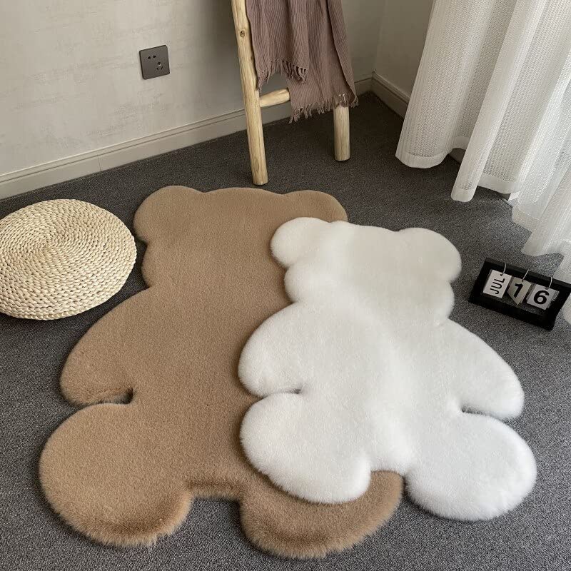 Amazon｜ラグかわいいクマの形の毛皮のカーペットふわふわの