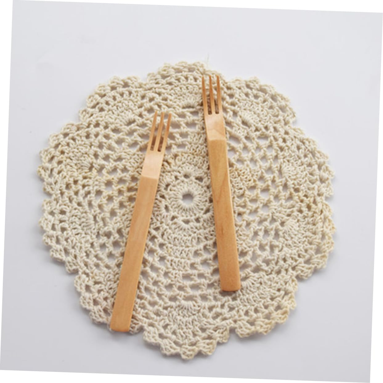 Cabilock 4Pcs Reusable Wooden Fruit Forks Japanese Style Flat Picks for Salad Dessert Party Appetizers and More Stylish and Versatile Tableware for Home and Events