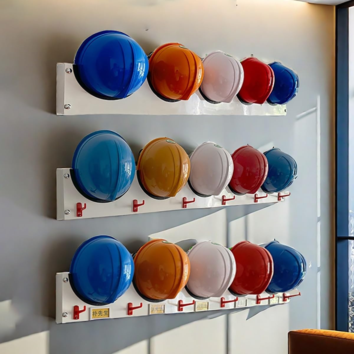 Estante de exhibición para Cascos, Soporte de Pared para Guardar Cascos con Gancho y Etiqueta para Nombre, Organizador para Taller, Oficina, Obras de construcción
