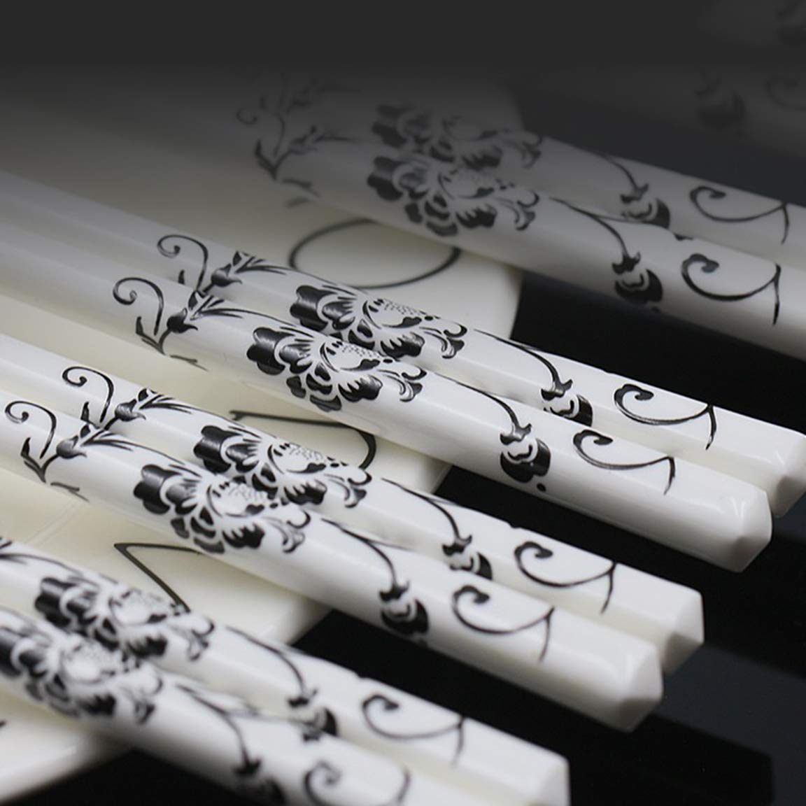 Baguettes réutilisables Lot de 10 paires de baguettes en céramique - Baguettes japonaises de qualité supérieure, réutilisables et durables - Baguettes antidérapantes à motif floral for la maison et le