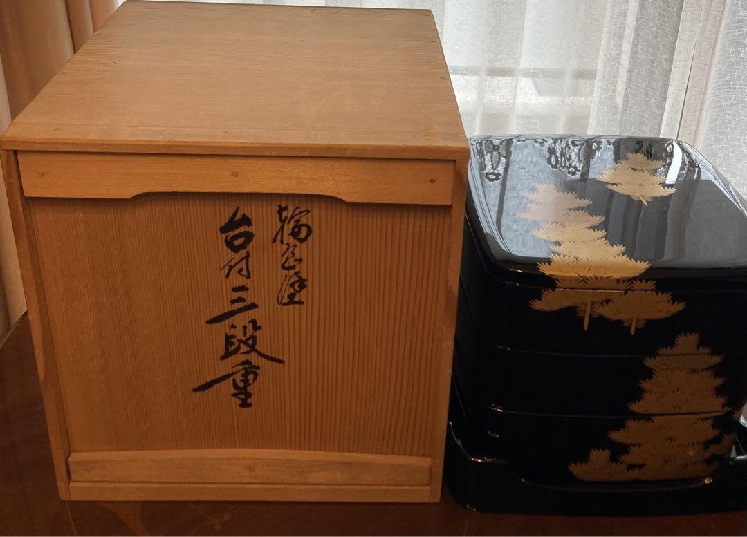 輪島塗　田谷作　台付 三段重 輪島塗田谷作台付 三段重