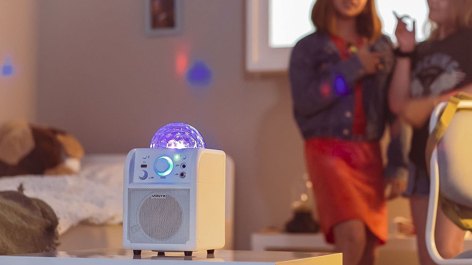 Vonyx SBS50W Enceinte Karaoké avec Microphone - Blanche, Fonction Bluetooth et Effet Lumineux LED, Autonomie 3-4h Max, Jelly Ball, Boule Disco, Parfait pour Une Soirée Entre Amis/Famille