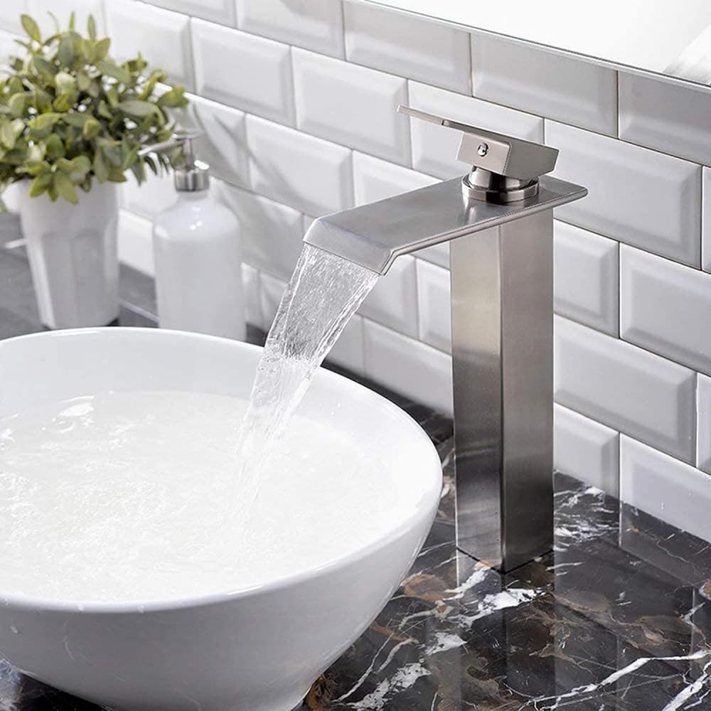 Robinet de lavabo à cascade monotrou en acier inoxydable de salle de bains