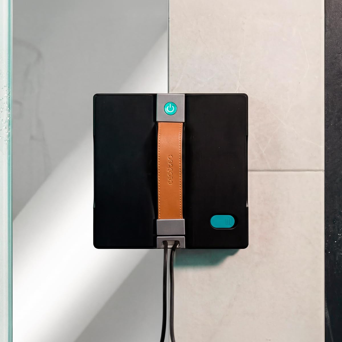Cecotec Robot Lave-vitres avec App et Télécommande Conga Windroid W50 Double Spray. Pulvérise, Nettoie et Sèche, 6300Pa, Design Carré, 4 Serpillières et 4 Sprays, 5 Modes, Double Système de Sécurité