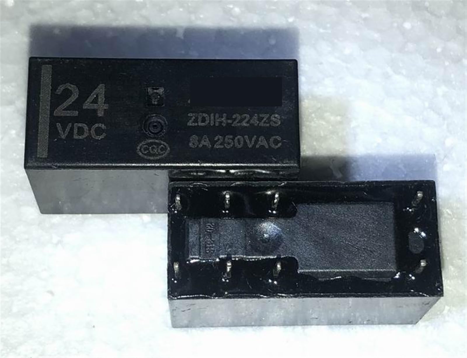 Relé 115F-2C-24V de alta precisión de 8 pines para cuadros de control