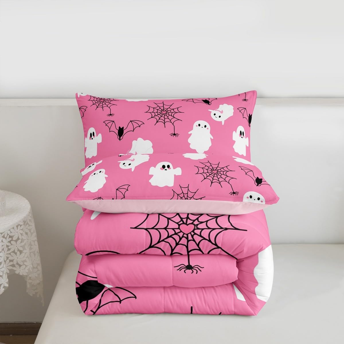 Feelyou Happy Halloween Comforter Set Queen Size Kids Horror Theme Comforter for Boys Teens Ghost Cobweb Bat Print Bedding Set Breathable Pink Skull Ghost Printed Duvet Set Room Decor Quilt Set