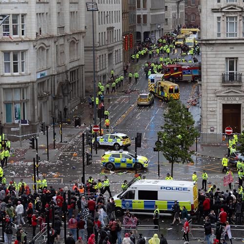 A horrifying end to Liverpool&rsquo;s parade: Today in Focus Extra Podcast Por  arte de portada