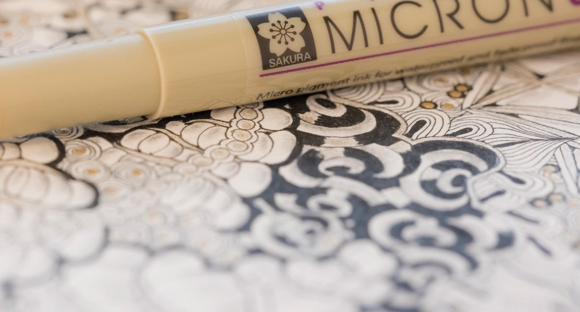 Sakura Micron Art Edition - Set di 6 Penne a Punta fine, 4 Micron + 1 Pennello Brush + 1 Graphic #1