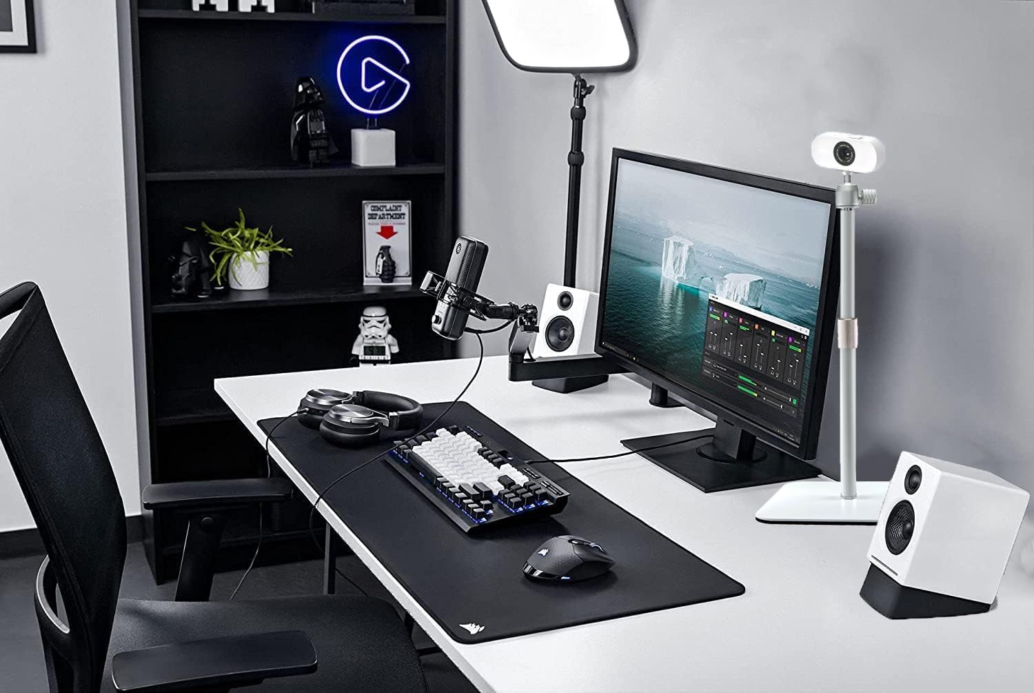 Webcam Full HD Logitech Brio 500 com Microfones Duplos com Redução de Ruídos, Proteção de