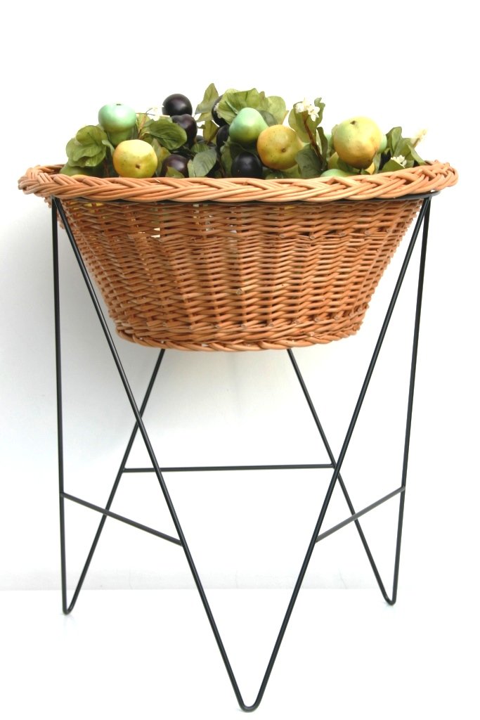Support de présentations et exposition e-wicker24 avec panier osier rond