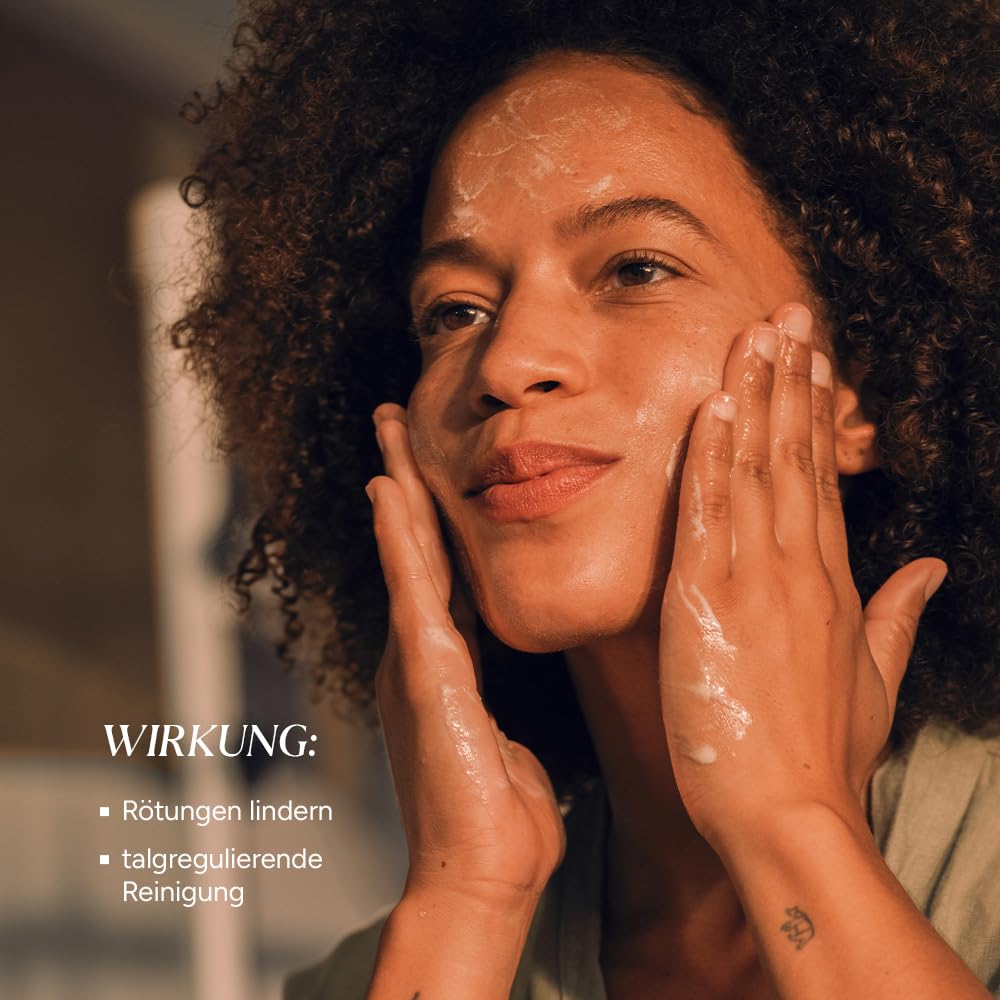 JUNGLÜCK Reinigungsgel | Porentiefe Gesichtsreinigung befreit die Haut von Schmutz & Make up | Leicht schäumendes Gel mit 1% Inulin, Bio-Aloe Vera & Bio-Kamillenextrakt - Vegan