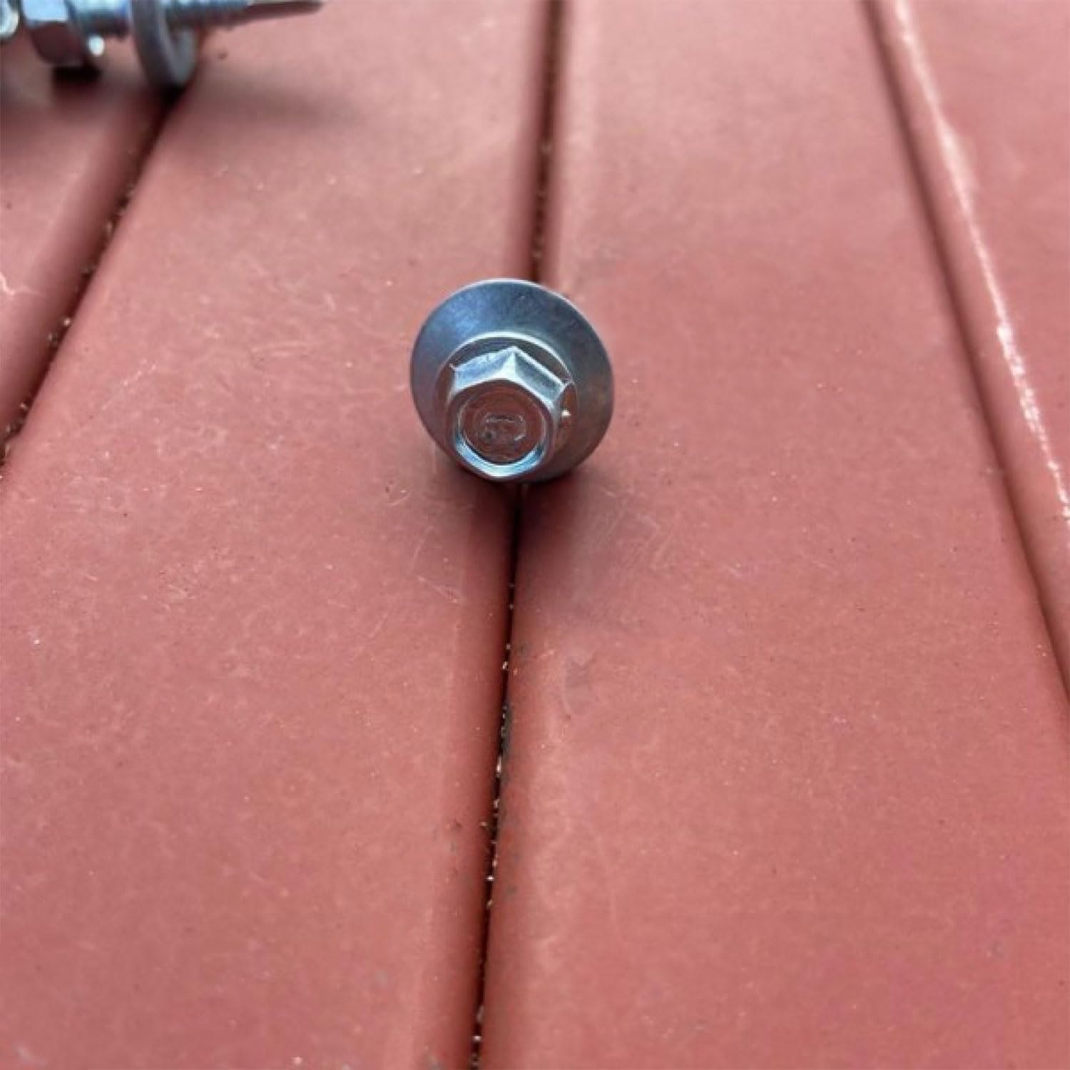 Badem10 Trapez Çatı Vidası 5.5x32 mm Paket 100 ADET Matkap Uçlu Sac Akıllı Vida Çatı Panel Metal Ağaç Vidası