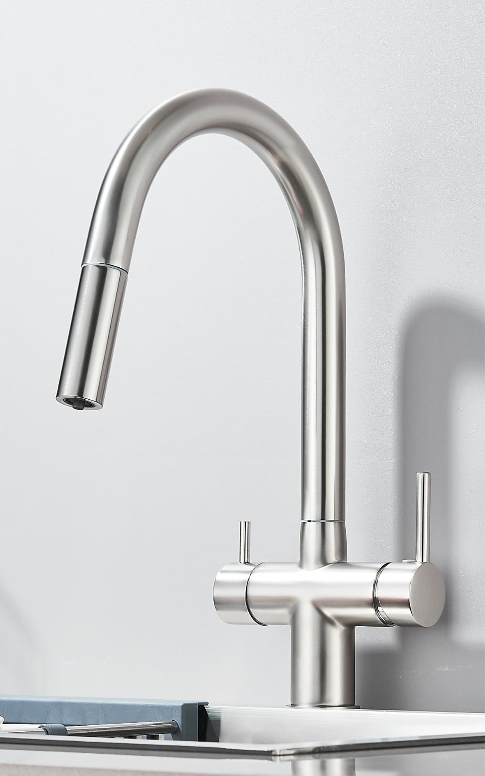 Grifo de cocina de 3 vías Slender con ducha extraíble, caño giratorio de 360 grados, conexión para filtro de agua, rutas separadas para filtrado en frío y caliente, montaje de un solo orificio (acero