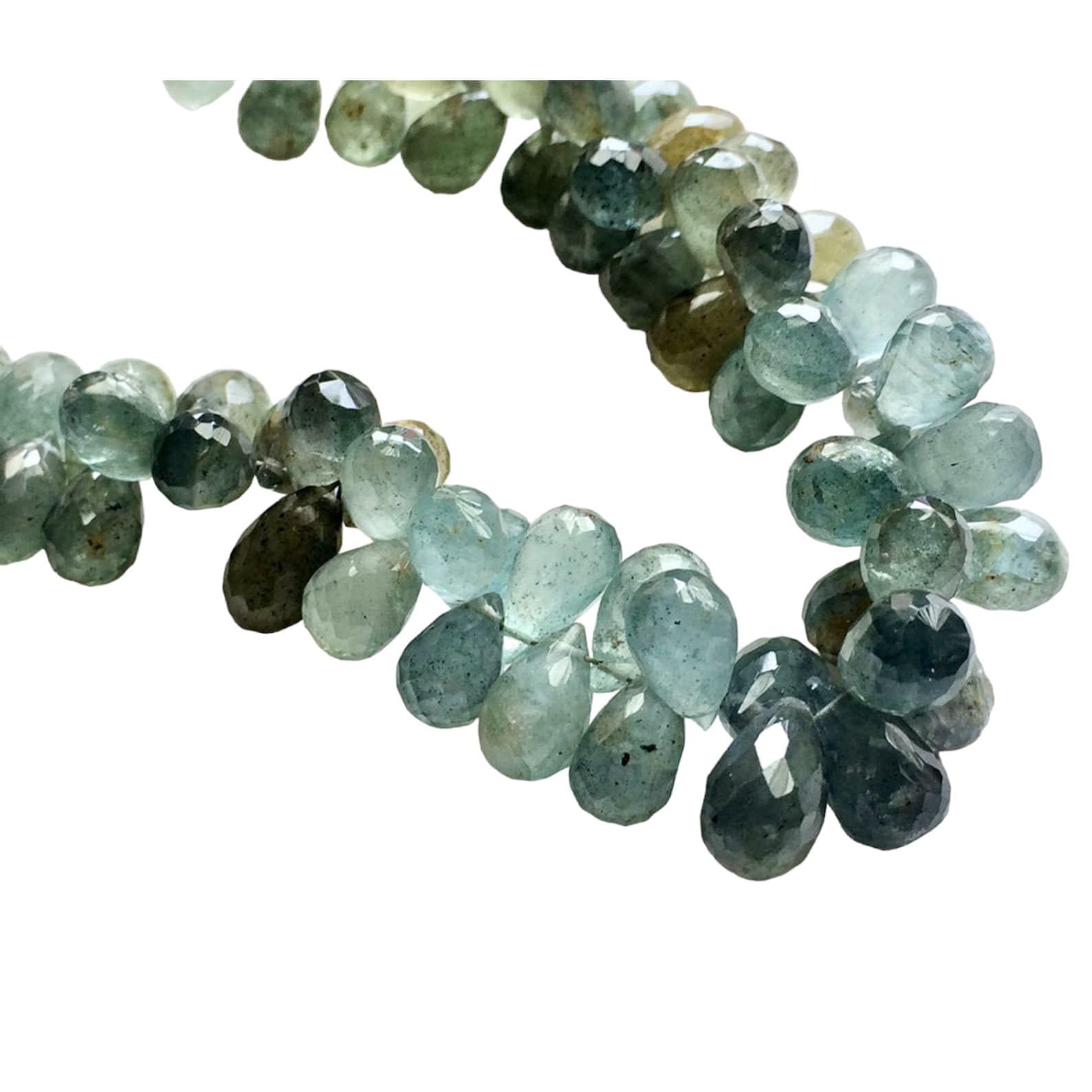 Briolettes aqua facettées en aigue-marine mousse pour sublimer l'éclat de vos colliers faits main