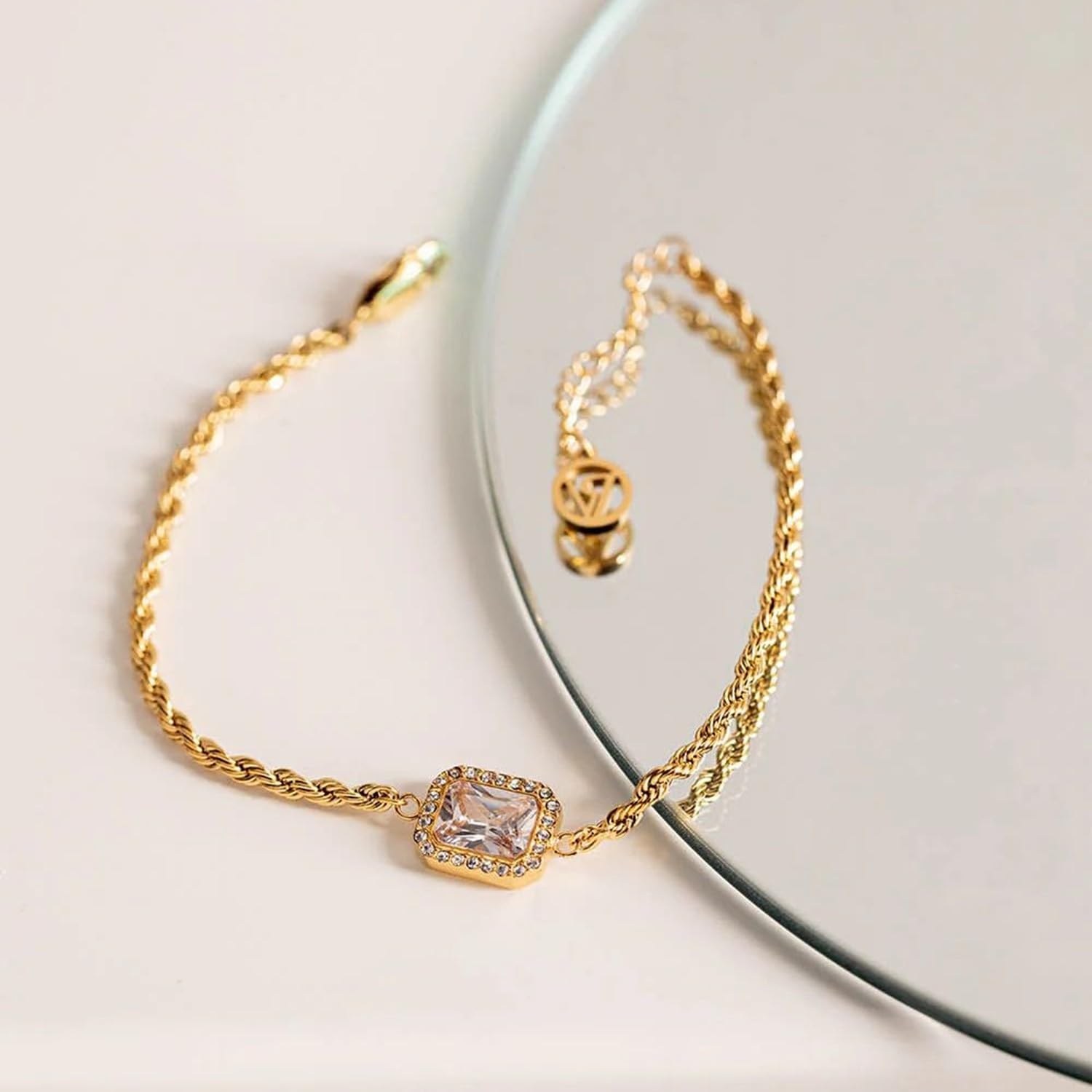 PAUL VALENTINE - Damen Armband Edelstahl - Vergoldet/Golden - mit Zirkonia Stein - Quadrat Viereck Anhänger - PV-B0002