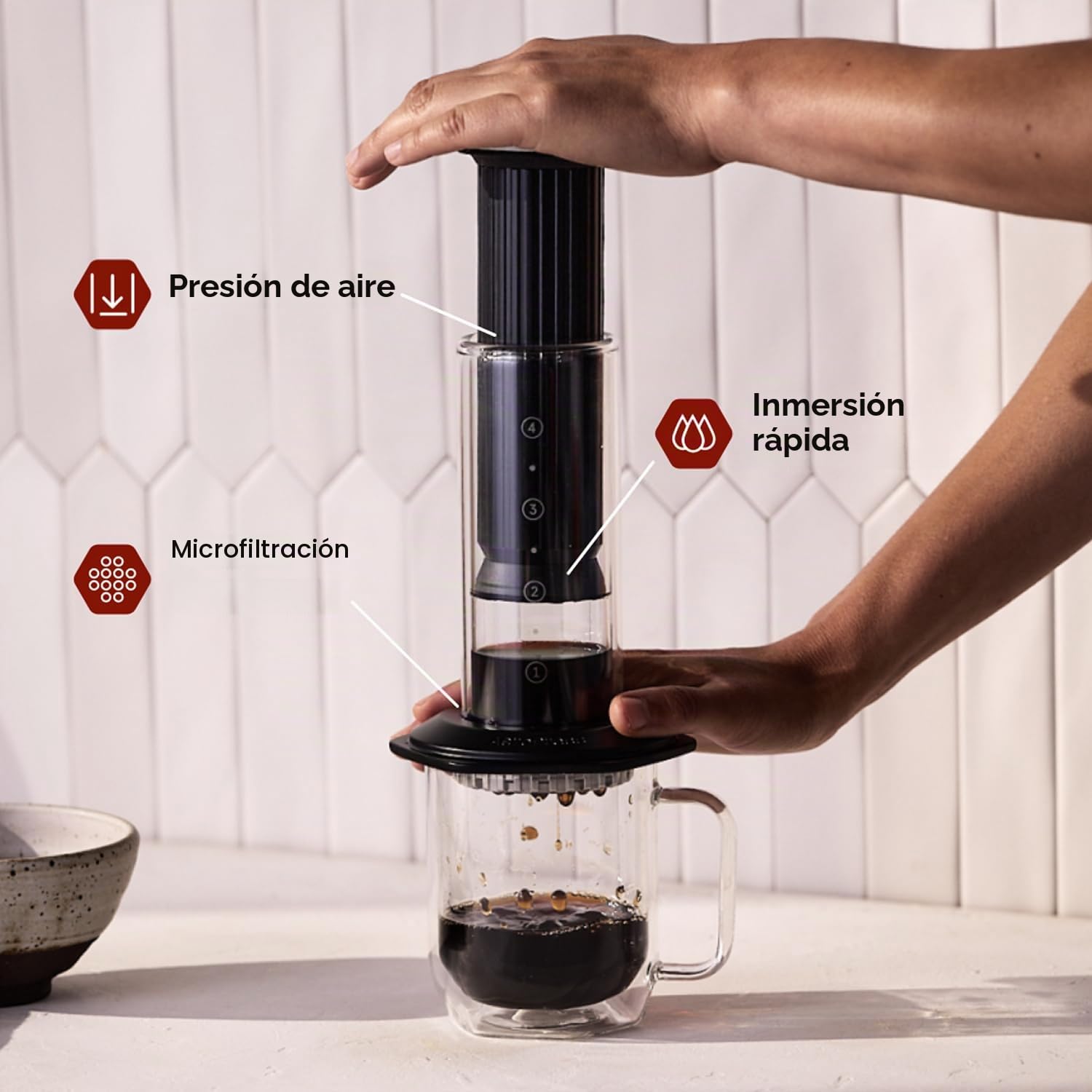AeroPress Tazas de Café de Vidrio de Doble Pared – Cristalinas con Asa, Base Ancha, Vidrio Grueso – diseñadas para cafeteras estándar – 355 ml, Juego de 2