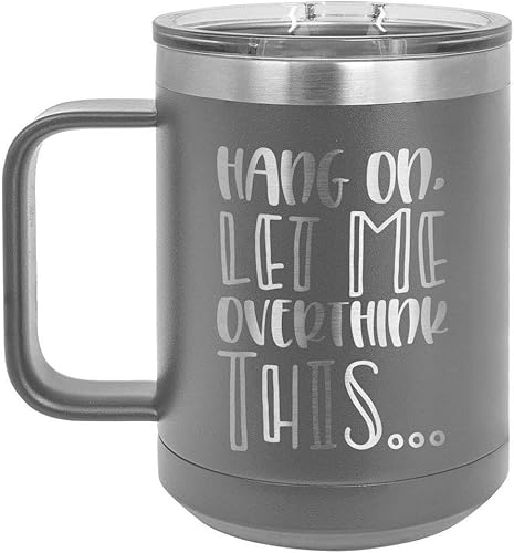 HANG ON LET ME OVERTHINK THIS Taza de café gris de 15 oz con tapa deslizante | Taza de café de viaje aislada | Ideas de regalo únicas de mujeres u