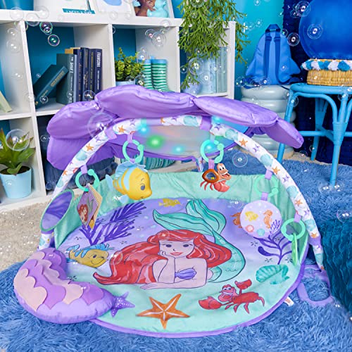 Bright Starts, Disney Baby, The Little Mermaid Twinkle Trove Light-Up Musical Baby Activity Gym, 25+ min van melodieën, 6 speelgoed, leeftijden pasgeboren +, paars - Afbeelding 6