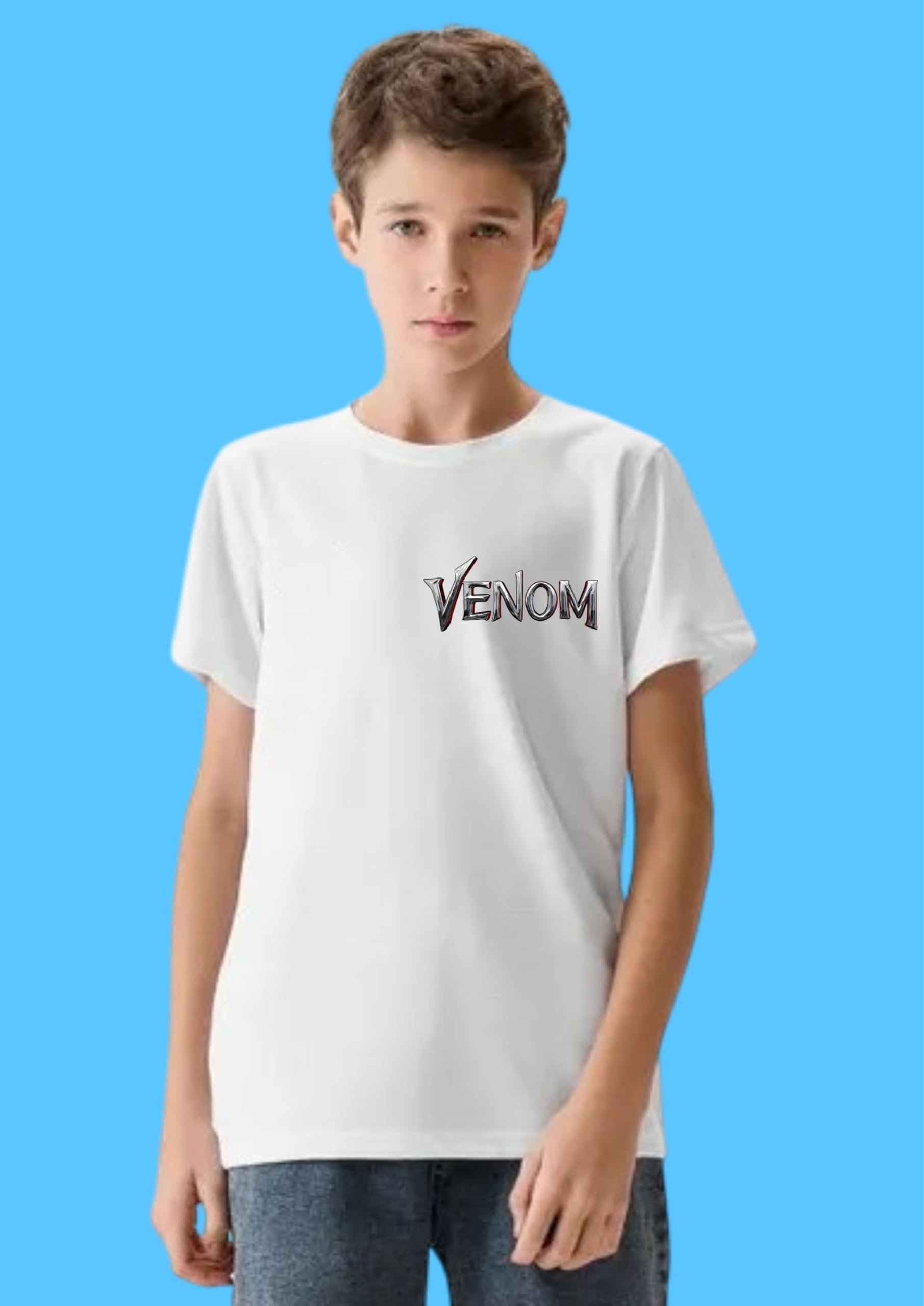 Uniplanet Store Camiseta de mezcla de algodón blanco para niños, cuello redondo, media manga, ajuste regular con estampado Venom Anime en la espalda, elegante camiseta casual para jóvenes fanáticos