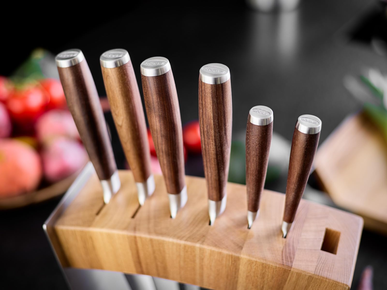 RÖSLE Kochmesser Masterclass 20 cm - Hochwertiges Küchenmesser zum Schneiden von Fleisch, Fisch, Geflügel und Gemüse, ein scharfes Schneidemesser mit ergonomischem Griff aus Walnussholz | Klinge aus X50CrMOV15 Stahl, Made in Solingen, scharf für Fleisch,