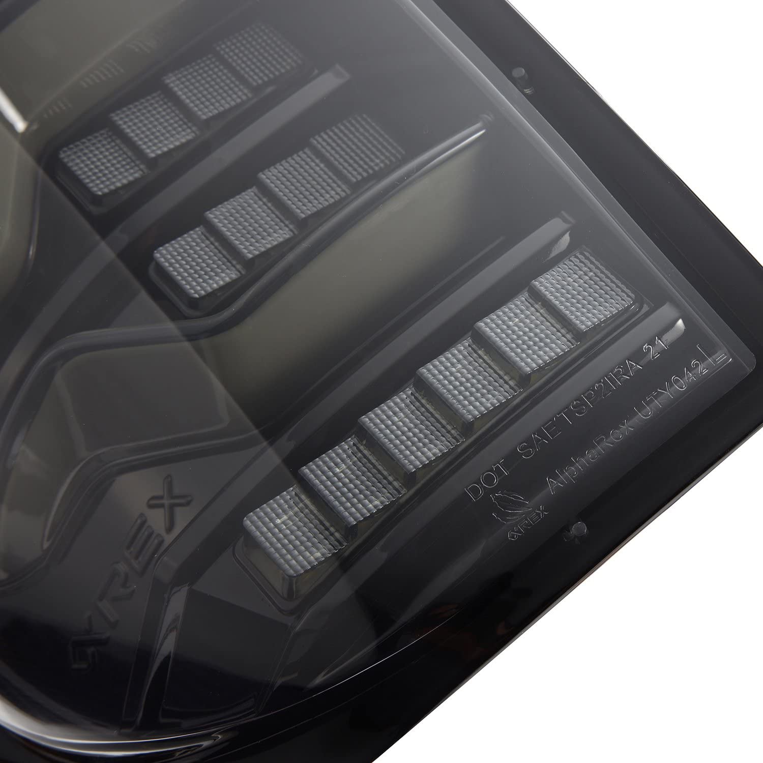 美品14〜21タンドラアルファレックステールランプレンズシーケンシャルウィンカー 取り寄せ対応！）2014-21 タンドラ AlphaRex Luxx Series LED