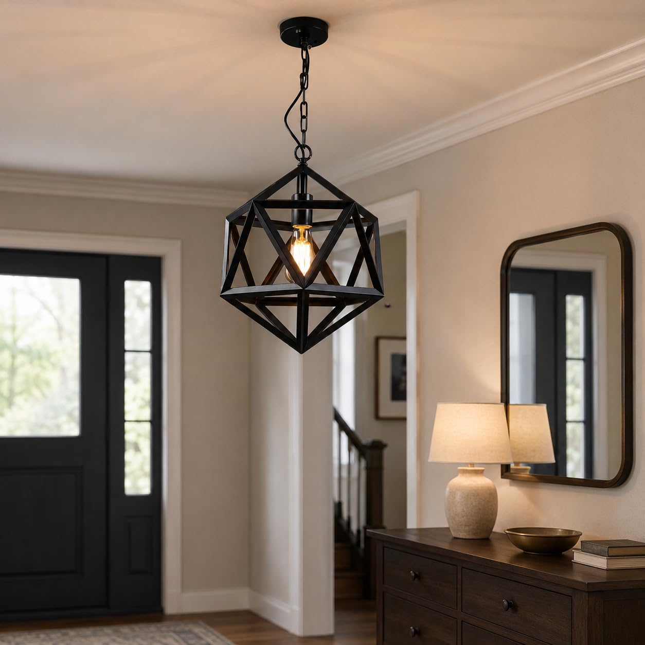 Czarne geometryczne zawieszenie z regulowanym łańcuchem, trzonek E26 | Czarna lampa wisząca z otwartą klatką geometryczną i regulowanym łańcuchem, idealna do jadalni.
