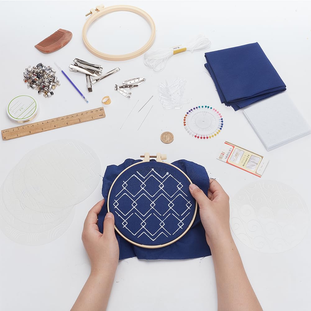 FREEBLOSS Komplettes Sashiko Set Mit 4 Farbe Sashiko Garn 2 Nadeln 2 verstellbaren Fingerhüten Sashiko Werkzeugen Zum Nähen von Hand Sashiko Set Sashiko Garn Und Nadeln Fingerhüten Für Nähanfänger