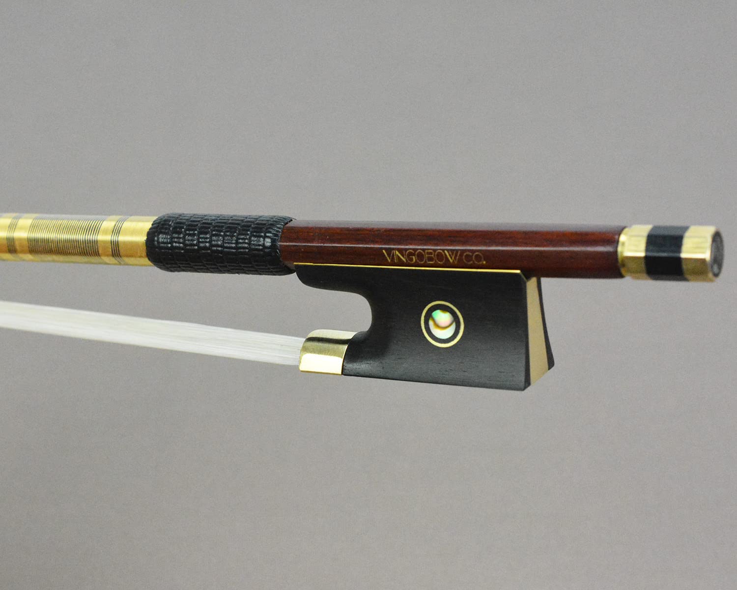 Ein feiner Pernambuco Geigenbogen Violine Geigen bogen warmer Klang schnelle Reaktion guter Ebenholzfrosch mit Messinglegierung