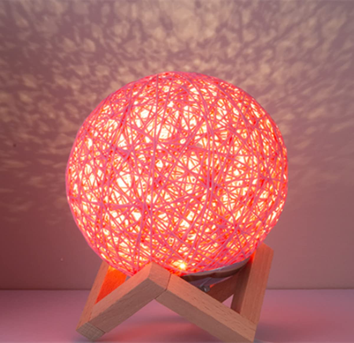 AALIN LED Table Light, Wooden Night Light Bedside Lamp Rattan Ball Desk Lamp USB Powered Reading Lamp Children Room Decoration Lamp Office Desk Lamp (Wooden Frame, Pink)