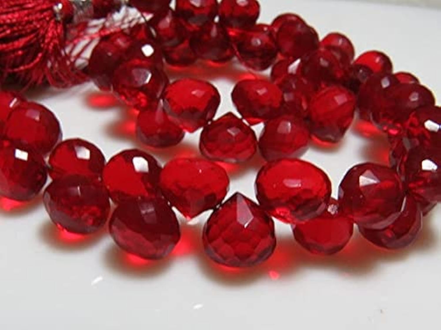 Perles oignon facettées type grenat LKBEADS pour fabriquer un bijou personnalisé à offrir