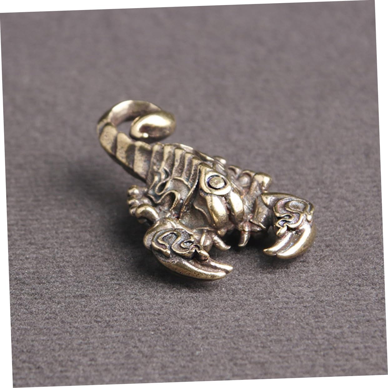 Angoily Brass Scorpion Pendant Retro Decor Decoration Antique Vintage Animal Charm Keychain Ornament Copper, Light Brown, 3.60X2.20X1.00CM