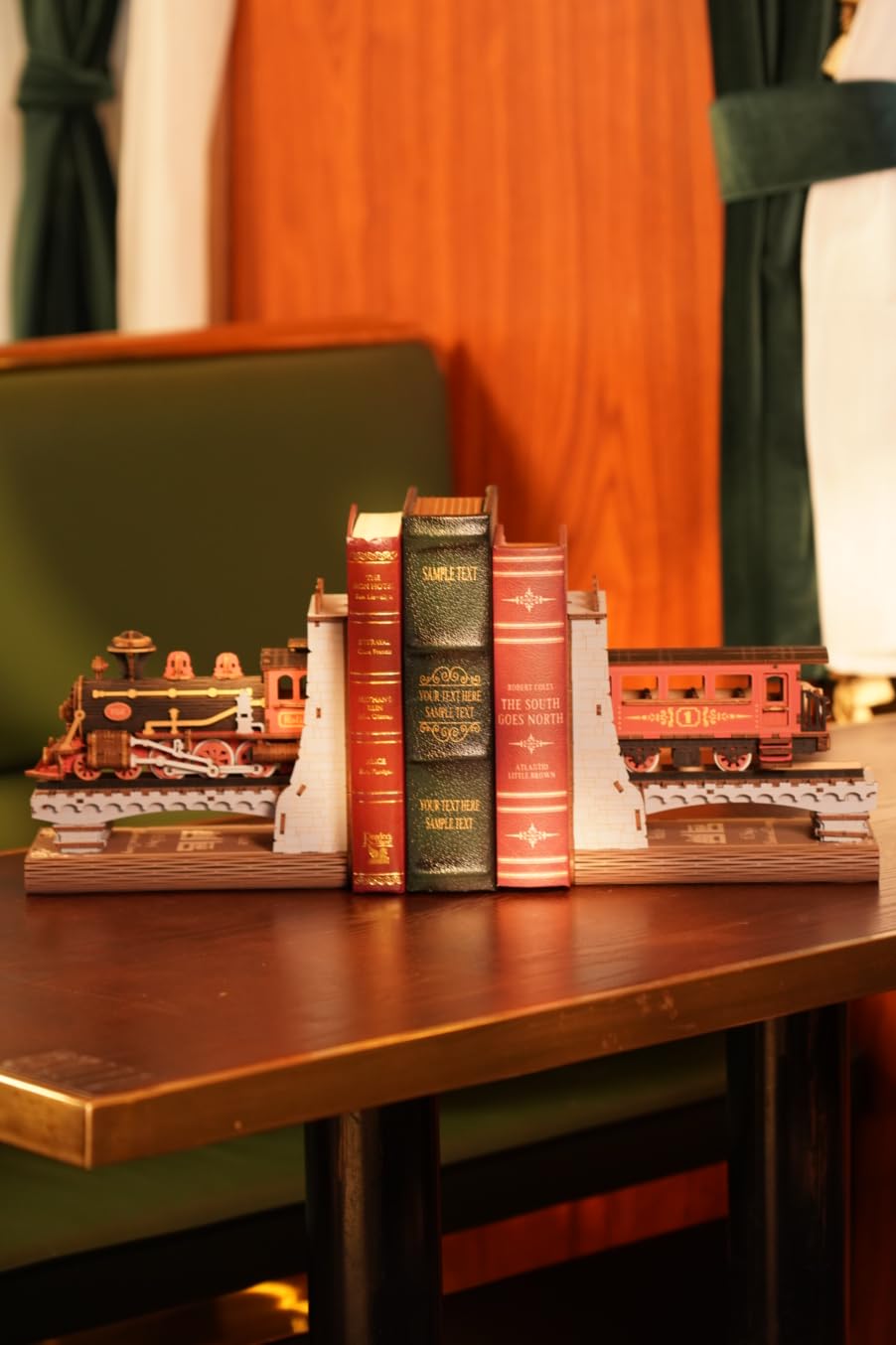 Rolife Book Nook Kit Maison Miniature à Construire DIY Maquette Adulte en Bois Décoration de Bibliothèque Livre Salon Puzzle Century Train 3D Booknook Bookend Modélisme Diorama Serre-Livres TGE01