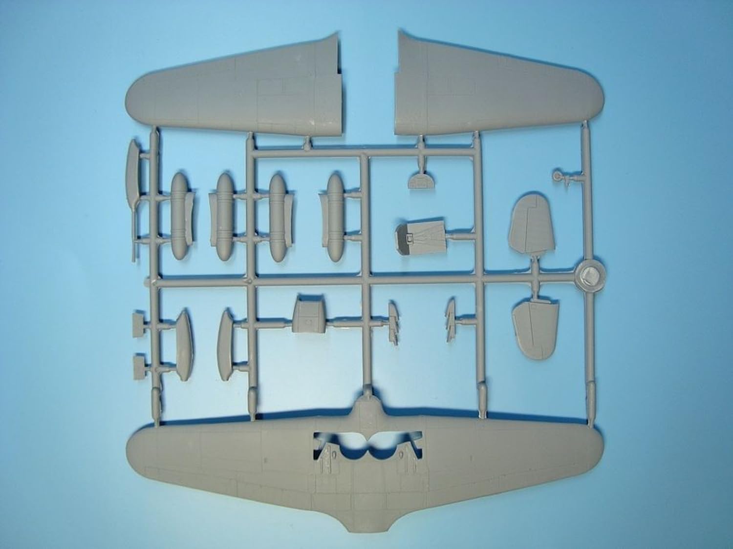 Amazon | AZモデル 1/72 イギリス ホーカー ハリケーン Mk.4 40mm機関