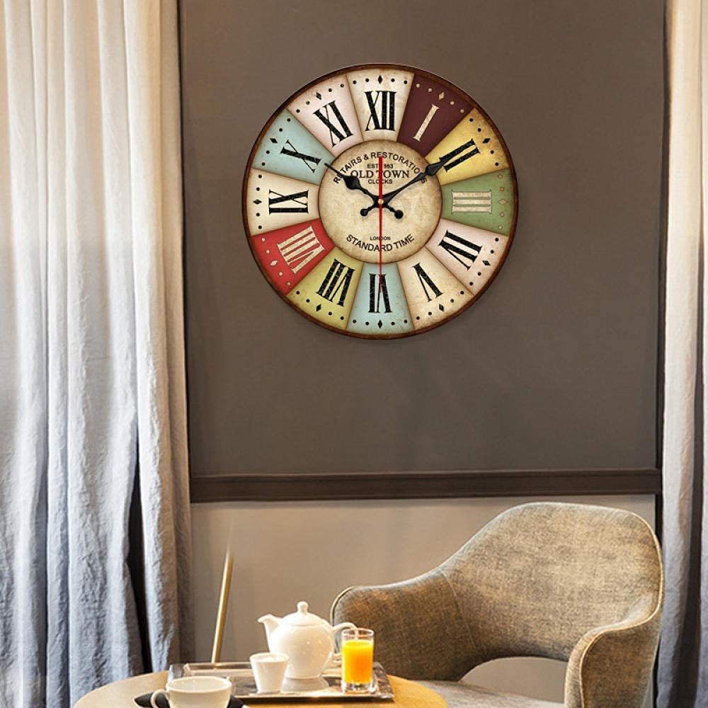 Horloge murale de salon en bois pour une décoration méditerranéenne chaleureuse et créative