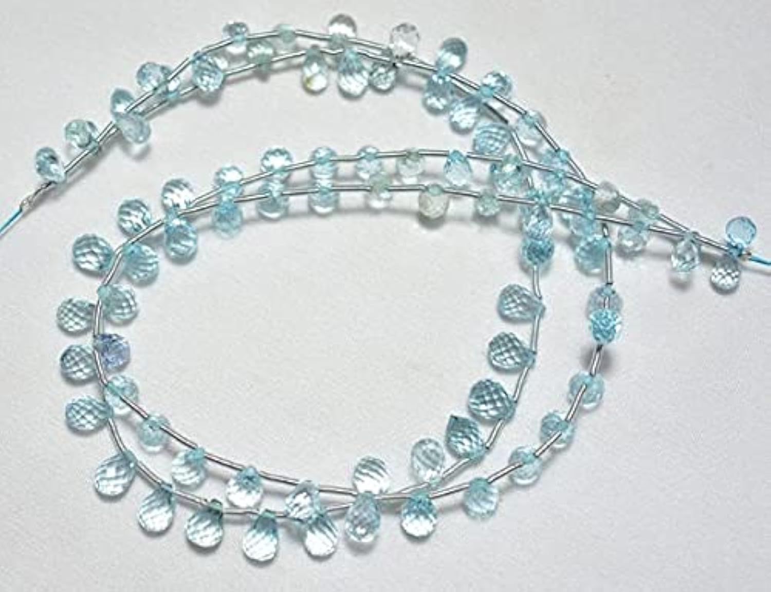 Perles briolettes bleu az en gouttes facettées LKBEADS pour création de bijoux en fil de 29cm