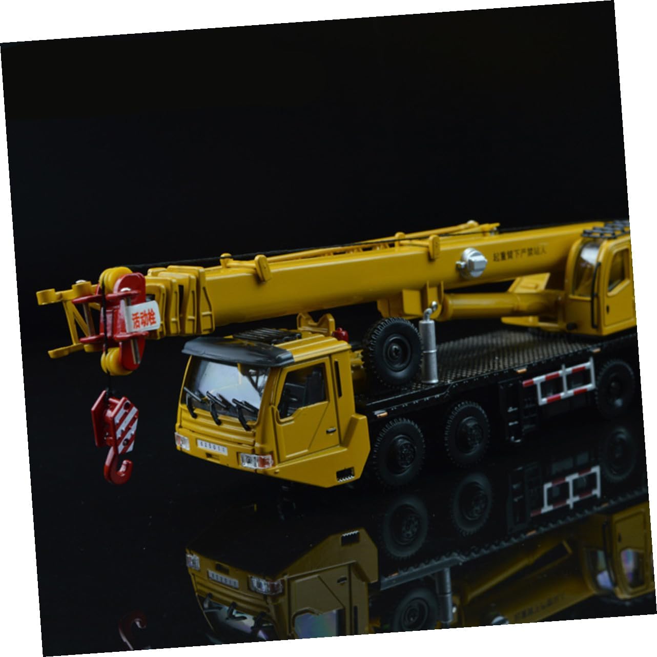 BESPORTBLE Alloy Crane Model Toy for Boys and Girls 1:55 Scale Construction Crane Vehicle Simulation Function Desktop Ornament for Kids for Indoor Play and Collecting
