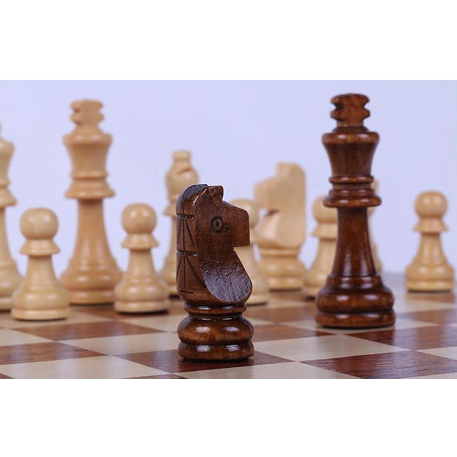 BEALIFE Trasforma gli incontri in divertenti battaglie strategiche con i componenti del set di scacchi Rosewood International per emozionanti serate di gioco.