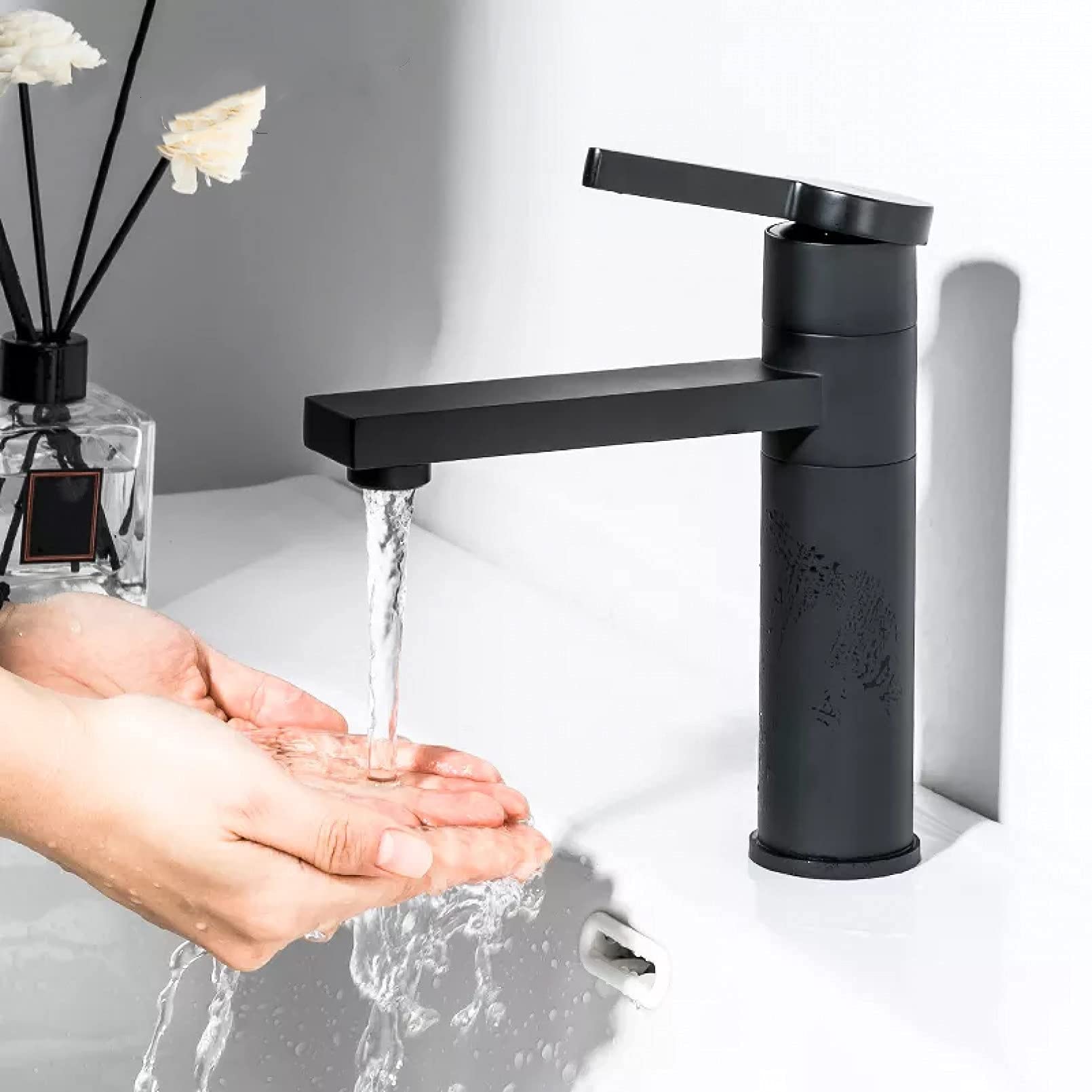 Robinet de lavabo noir mat facile à installer avec commande de température fluide
