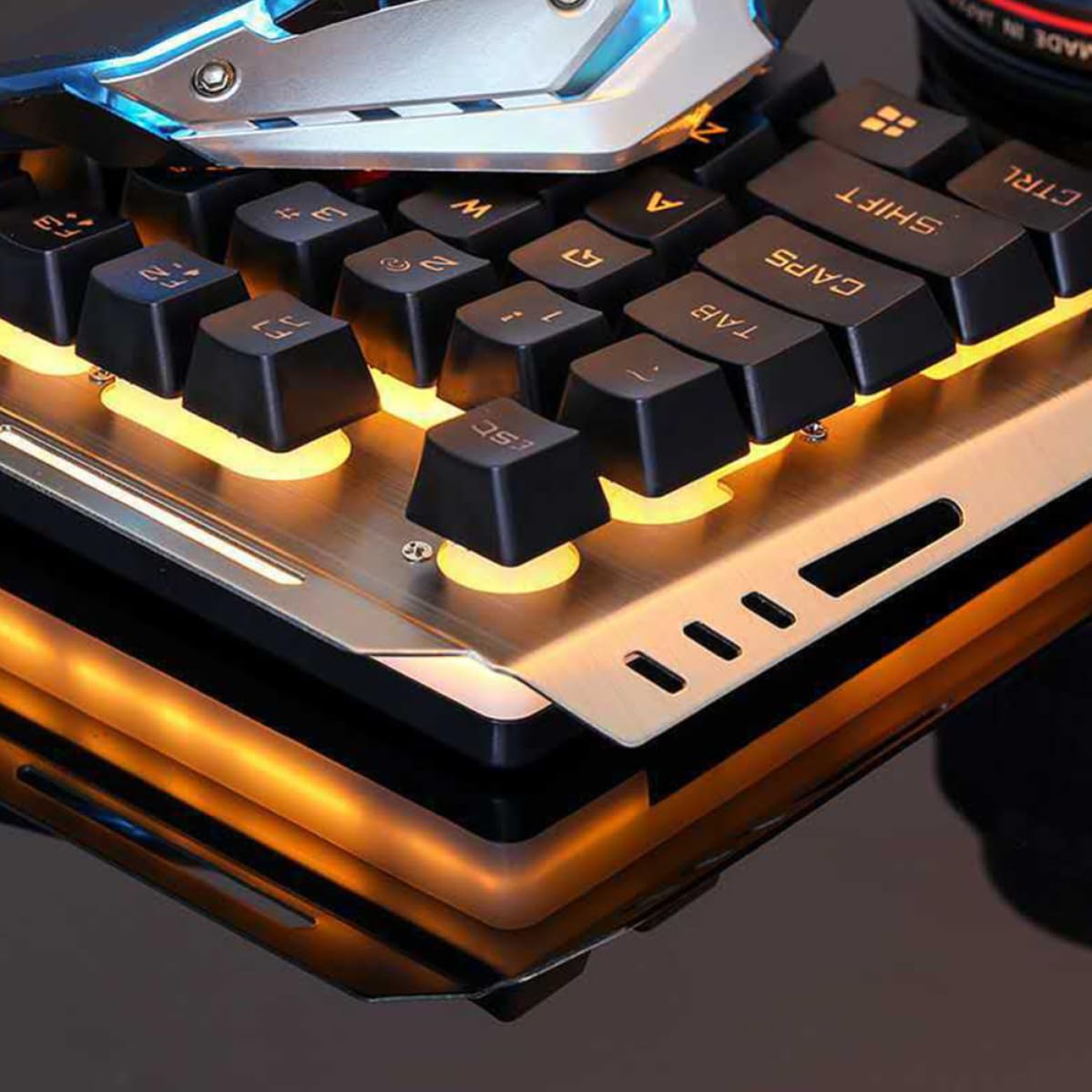 Set Tastiera Meccanica e Mouse da Gioco Retro Retroilluminazione LED Nero, Tecnologia Sandblasting, Pulsanti Floating, Design Ergonomico per Gamer