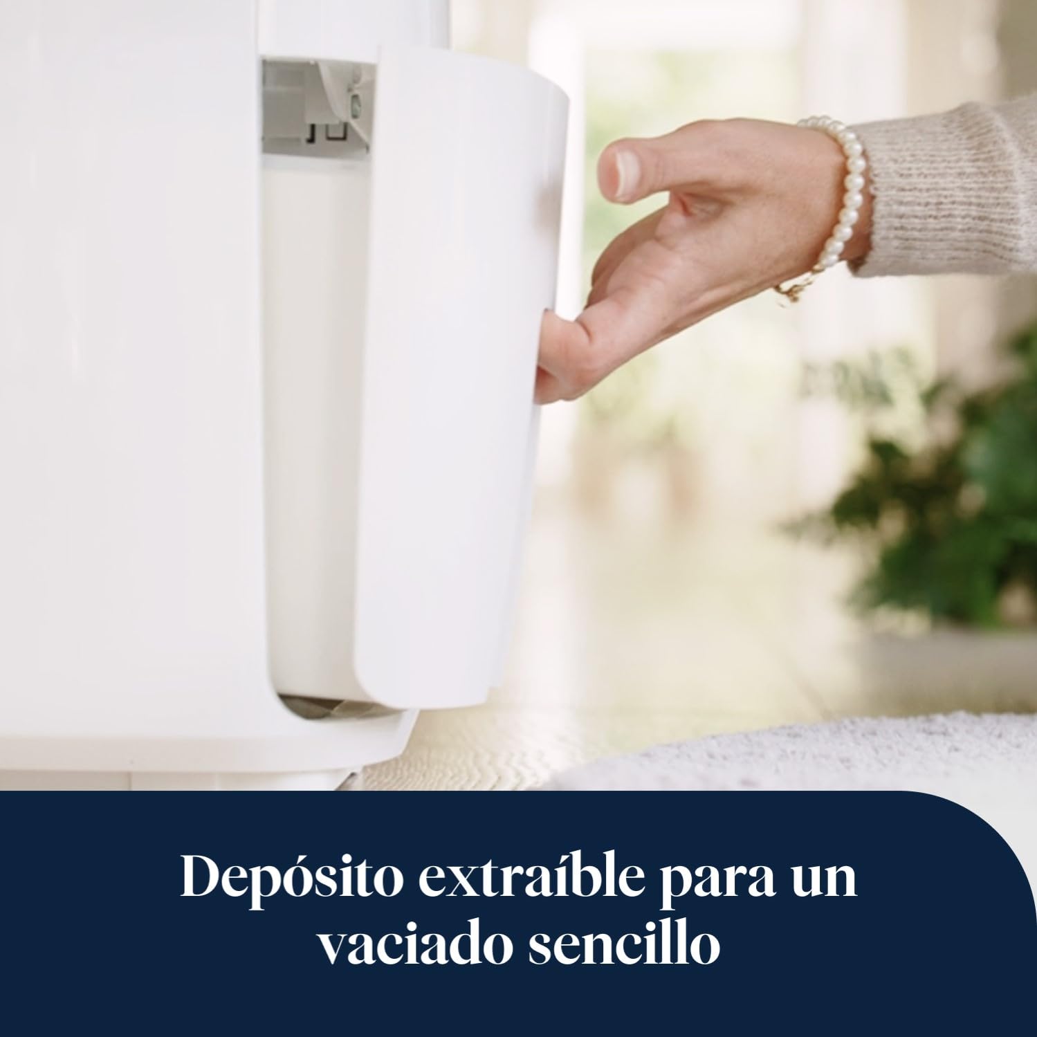 De’Longhi Tasciugo AriaDry - Deshumidificador Doméstico Portátil con Sistema de Filtración de 3-Action, 10L/día de deshumidificación, Función Secado de Ropa, Anti-Moho, Silencioso, Blanco (DEX210SF)