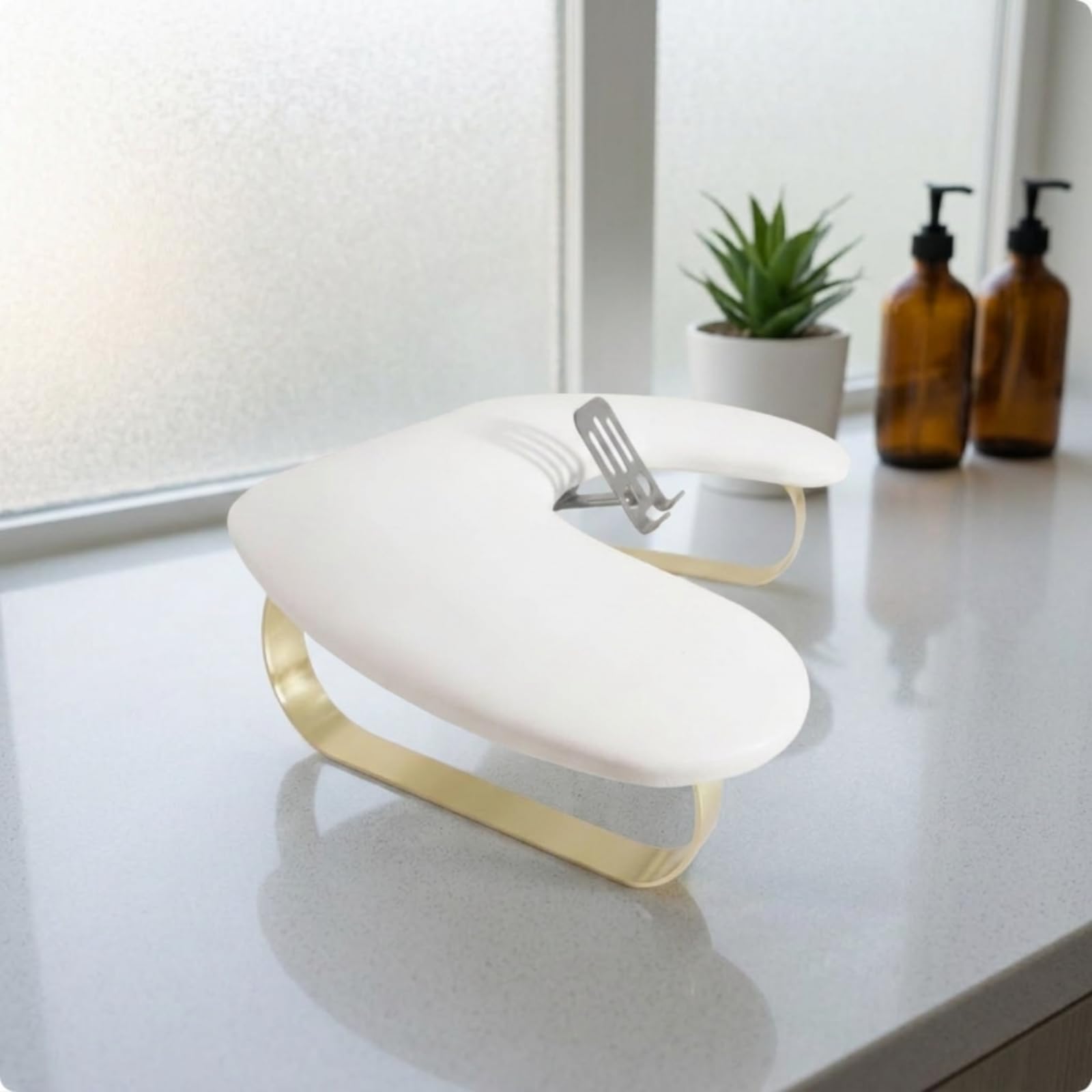 Cuscino Supporto Unghie Poggiapolso Poggiabraccio Poggiadito Base Manicure con Supporto Smartphone Morbido Rivestimento in Pelle PU E Telaio in Ferro Stabile Adatto per Salone Casa Regali